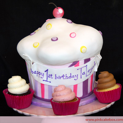  Birthday Cake Ideas on Giant Cupcake Birthday Cake    1st Birthday Giant Cupcake Cake