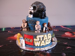 Star Wars Birthday Cake on Amazing Star Wars Birthday Cakes1 300x225 Star Wars Birthday Cakes