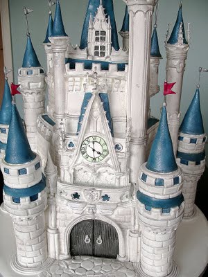 Birthday Cakes Images on Castle Shaped Wedding Cakes    Coolest Castle Wedding Cake