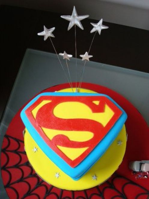 Superman Birthday Cupcakes1