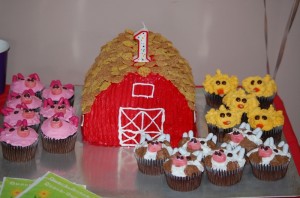 Barn Cake with Farm Animal